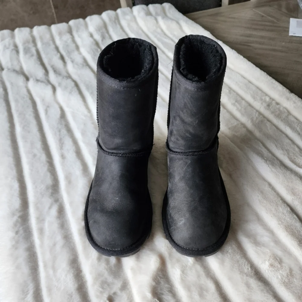 UGG Essential Short Leather Black Boots.